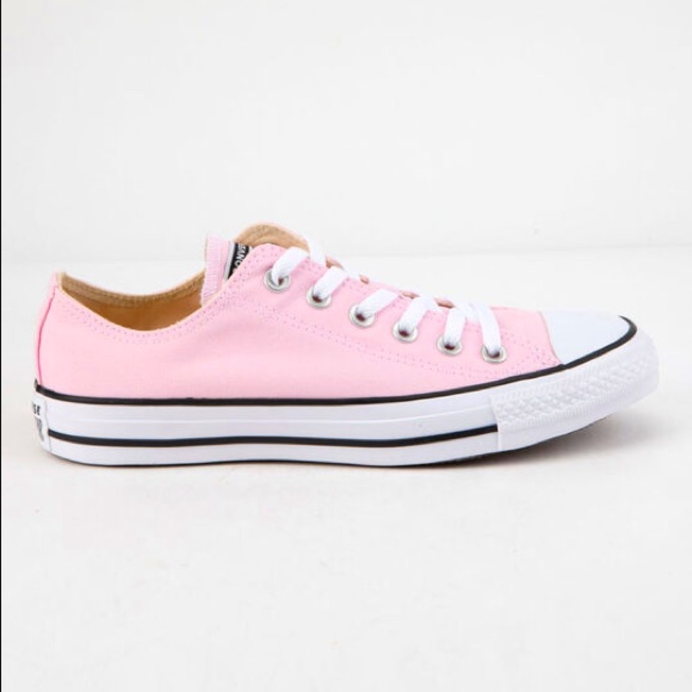 Light pink low top converse